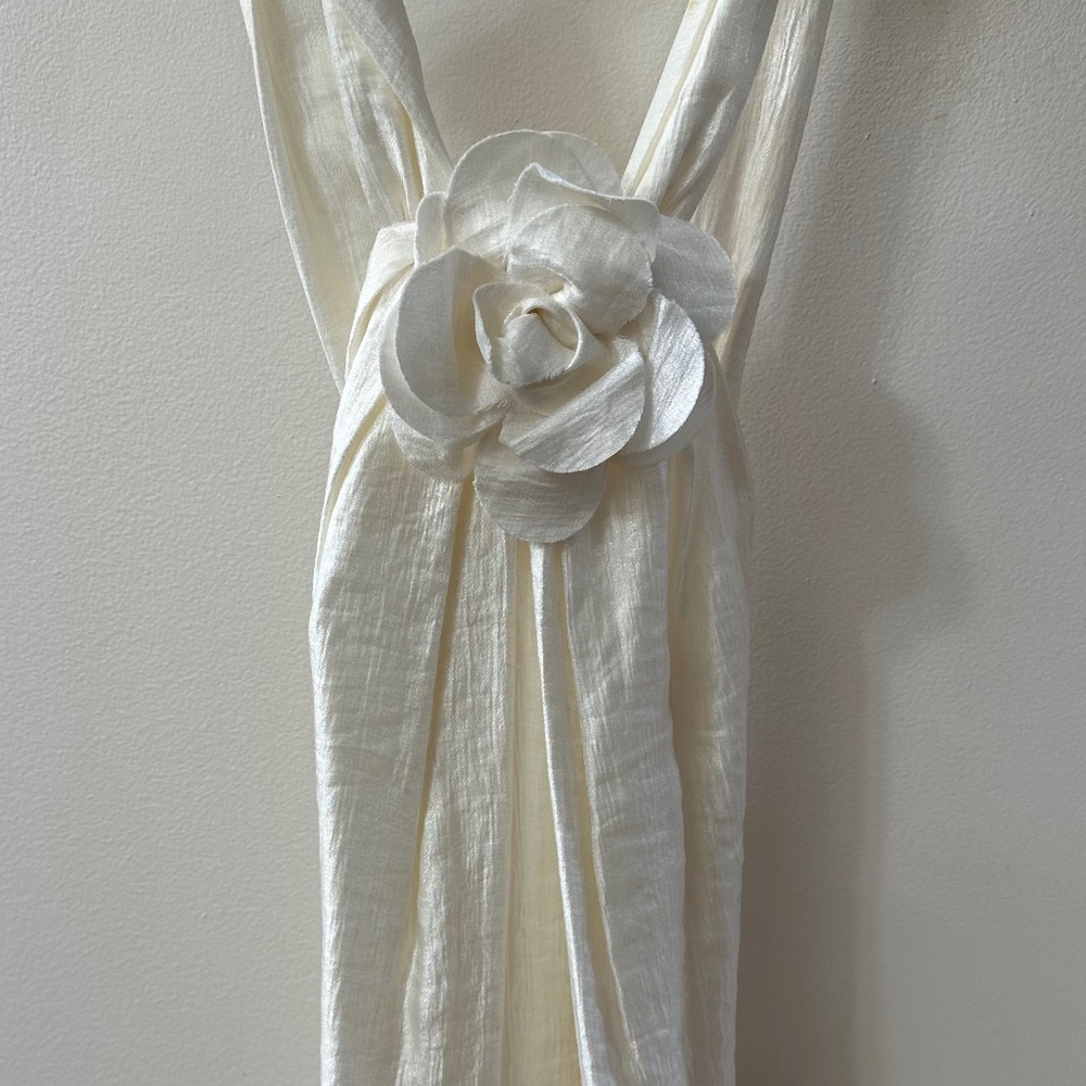 Classy boutique and chic dress (small) in winter white by Alexia Admor.